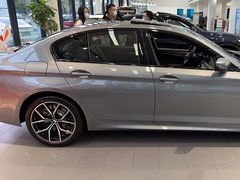 -上海宝信宝马4S店