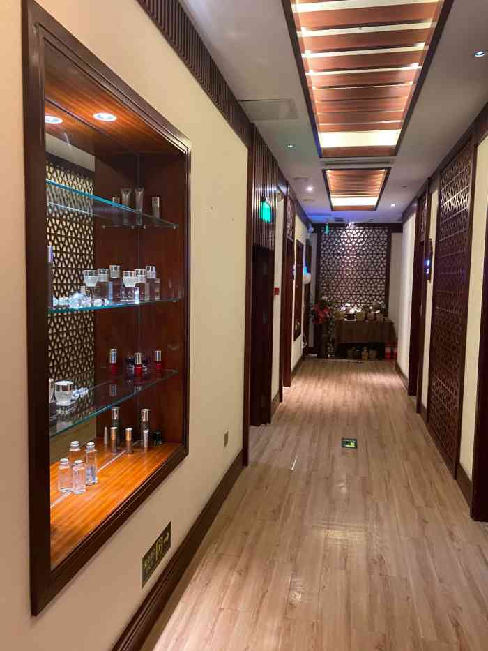 东英国际美容spa(燕莎店)-"技师很不错,很实在也挺专业.销售顾问极其.