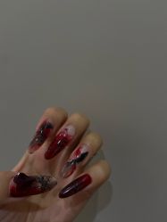 -花岐款式专研健康美甲沙龙