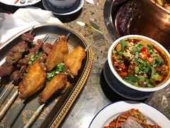 -沪小二炭火蛙锅(淮海中路美食不夜城店)