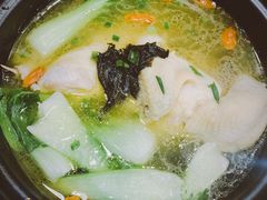 石耳炖土鸡-自游人·美食一楼·地道徽菜(三十年名店)