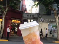 芝芝桃桃-喜茶(上海打浦桥日月光gelato lab+店)
