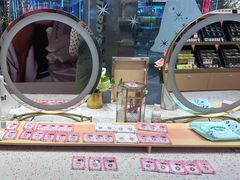 -4iNLOOK美瞳店(龙之梦购物中心虹口店)