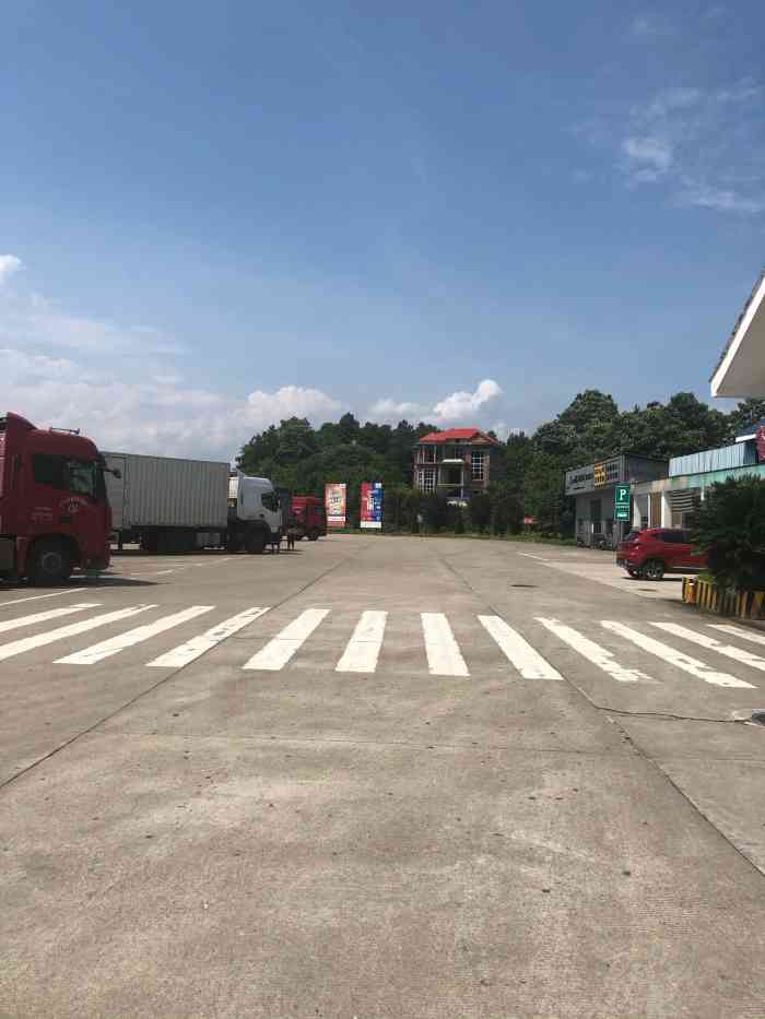 挺好的一个服务区,路过此地歇息一下