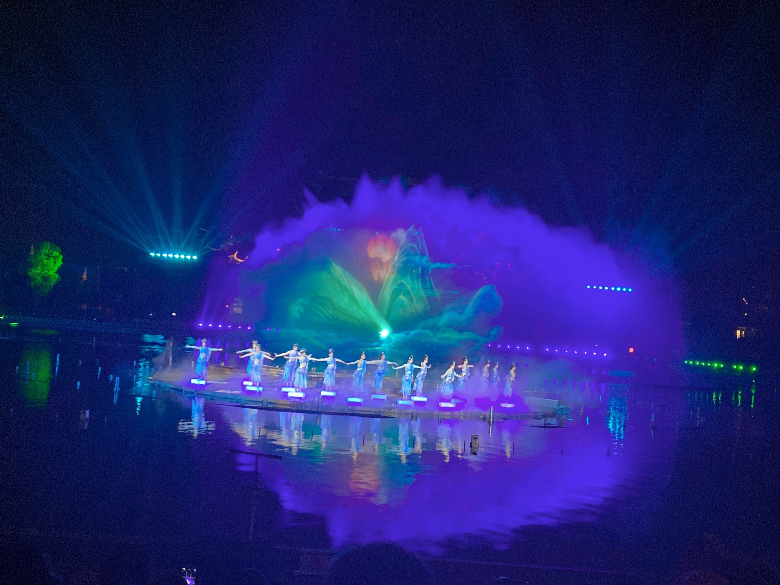 天天领红包福州闽越水镇的灯光秀以其独特