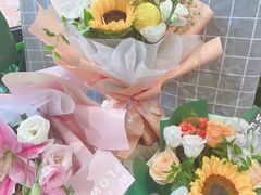 -何兮花店·气球派对鲜花店(马桥银春路万科城店)