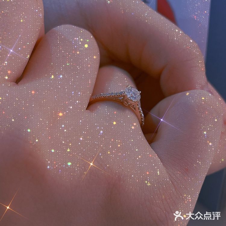 戴上我美美的钻戒呀