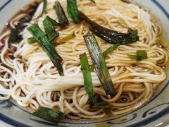 开洋葱油拌面-京城小江南·土菜馆·蒸白鱼(东四十条店)