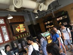 等位区-星巴克臻选(北京前门大街店)