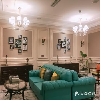 今天难得休假想找个地方放松一下，就跟闺密团了两张券