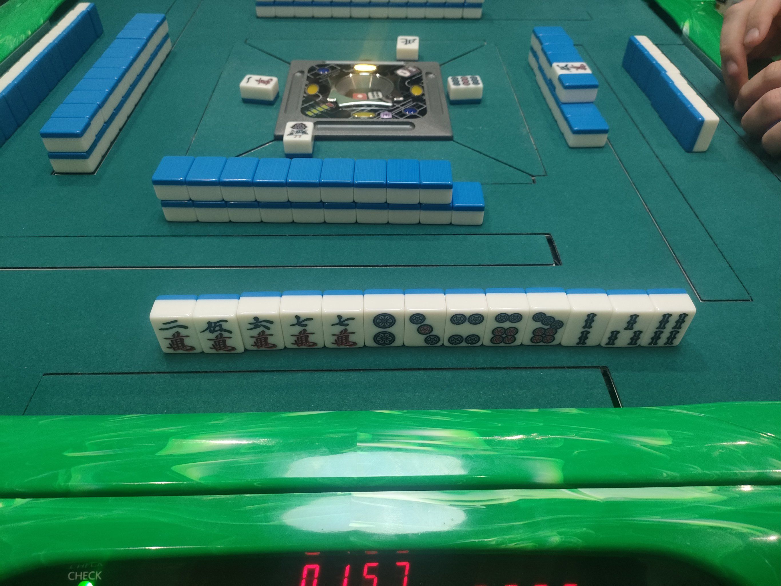 电内多台进口的八口立直麻将机,竞技氛围强