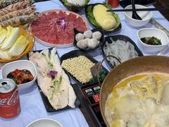 -鲜入围煮花胶鸡海鲜火锅
