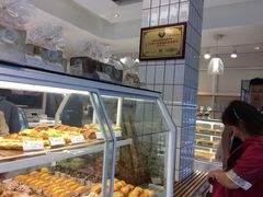 面包甜点陈列柜-老大昌(淮海中路店)