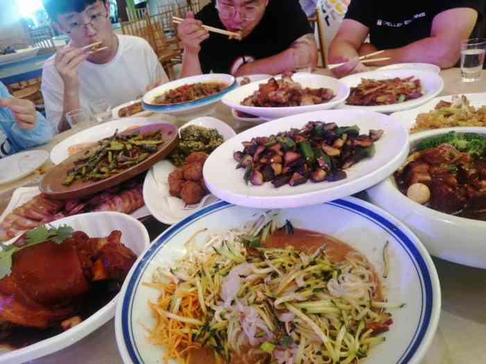 满汉楼(江畔店)-"[薄荷]环境:位置就在道外宠物市场的旁.