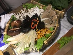 -尚尚仙·酸汤猪手·猪肚鸡火锅(华联万柳购物中心店)