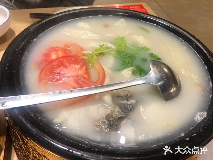 蜀味怡香新派砂鍋鯽魚水餃圖片