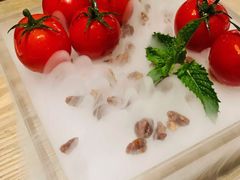 番茄脆菇沙拉-小大董·烤鸭(凤凰汇店)