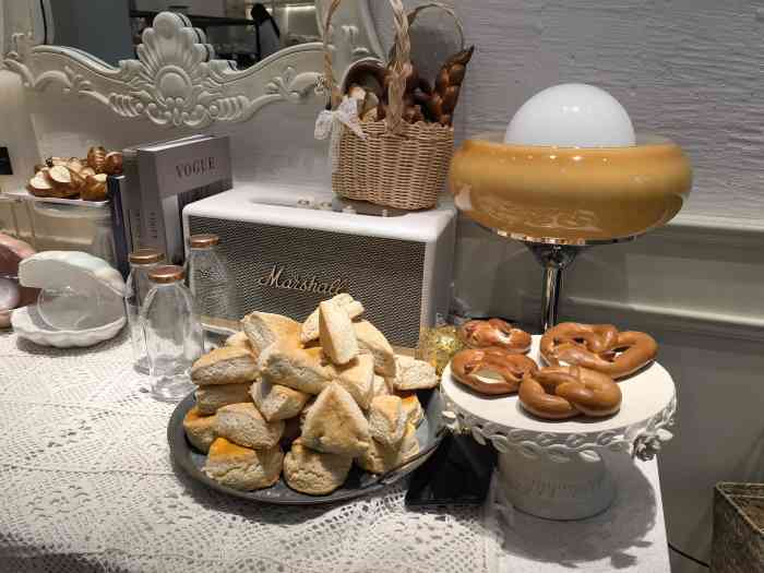 fivecake五克拉甜品-"小裙子到了,想找个网红下午茶店拍照,in.