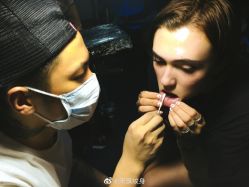 嘴部-黑旗纹身