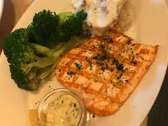 -The Cheesecake Factory(baldwin avenue)