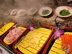 -四囍码头海鲜烧烤自助火锅(外滩南京东路悦荟广场店)