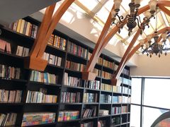 -钟书阁(松江泰晤士小镇店)