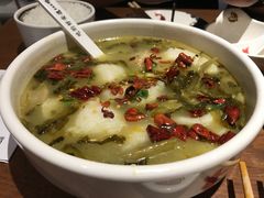 -渝是乎酸菜鱼(龙旗购物中心店)