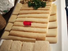 -老牌坊云南鱼豆花火锅(哈西万达店)