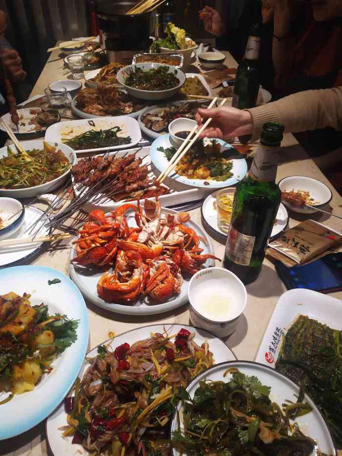 金太阳海鲜烧烤(西南路店)-"[薄荷]环境:生意火爆到不行,门口没有.