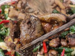 -郑小二山东特色炒鸡店(红小巷店)