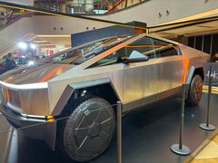 -TESLA 特斯拉(上海太古汇体验店)