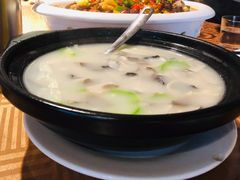 顶汤胜瓜什菌煲-渔太泰漓江小馆·广西融合菜(西街店)