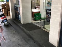 -全家便利店(襄阳南路店)