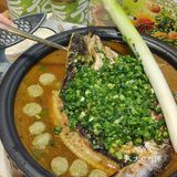 在深圳，吃到了春天限定的鲜青椒葱葱烤鱼...