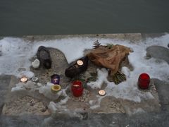 -多瑙河畔鞋履雕塑