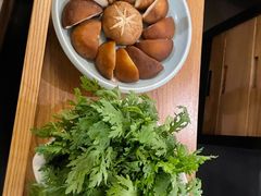 香菇-左庭右院鲜牛肉火锅(浦江欢乐颂店)