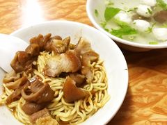 -松树干拌面店