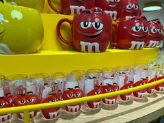 -m豆巧克力世界(上海世茂广场店)