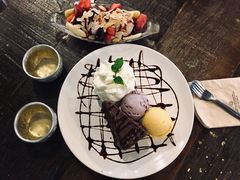 -莓园冰淇淋店