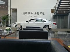-成都中升之星奔驰4S店
