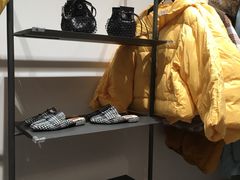 -URBAN REVIVO(高德置地广场·春广场店)