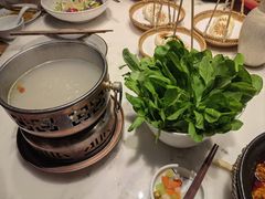 鸡汤煮鸡毛菜-初蓉丨遇见新川菜(亲贤街荣耀店)