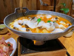 -老滇山寨•云南特色菜•地方菜•民族风情歌舞表演(金碧店)