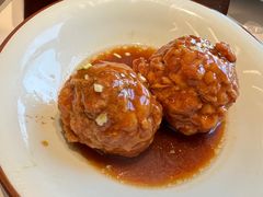 鸭蛋黄狮子头-梅飞酒家(名辉豪庭店)