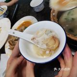 店里还有特制酱料蘸粥里的海鲜