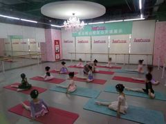 -Isee灰姑娘国际儿童艺术中心(证大·大拇指广场店)