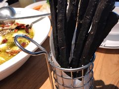 蘸汤吃的黑油条-新太二·鲜料川菜(花都融创茂店)