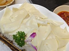 -老牌坊云南鱼豆花火锅(哈西万达店)