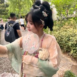 -一揽芳华汉服旗袍体验馆(拙政园店)