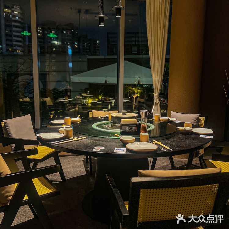 在深圳，首家野生菌石锅土鸡，一口鲜掉牙❗️